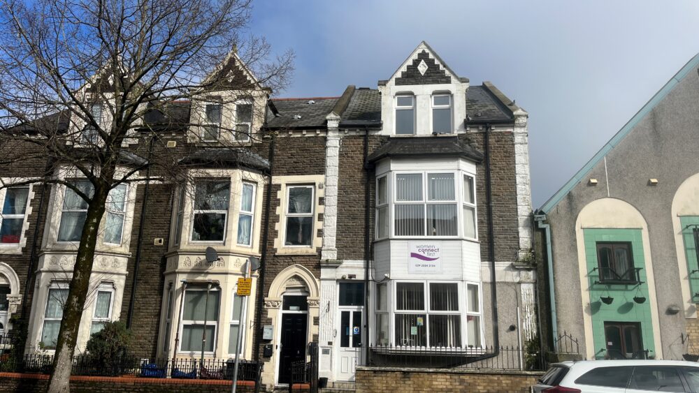 Llun o tu allan Women Connect First.

Image from outside Women Connect First